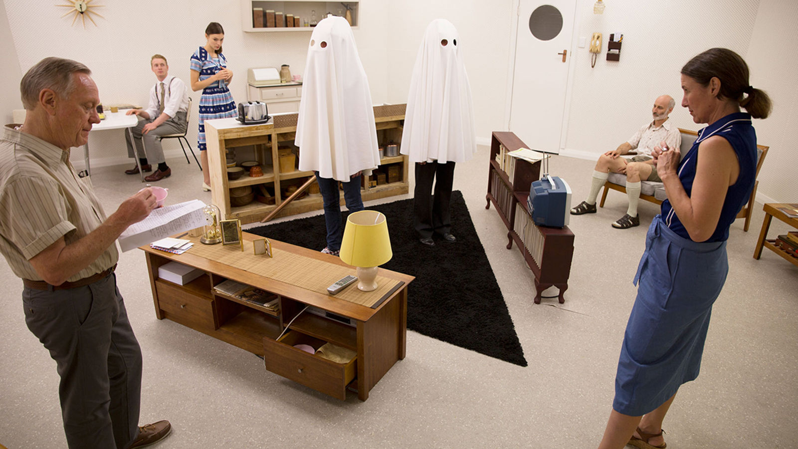 film set for vr experience Actors and actresses on set gathered aroun