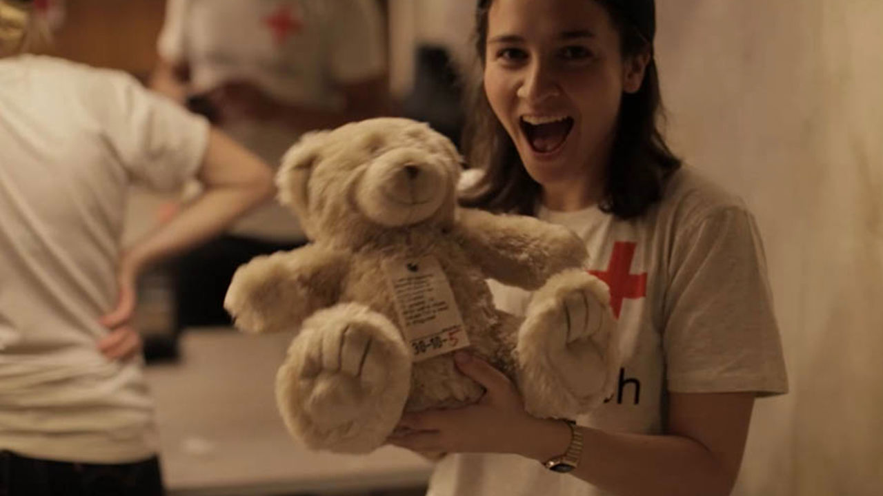 Proximity based storytelling Woman holding a TeddyX bear in the Opera House.
